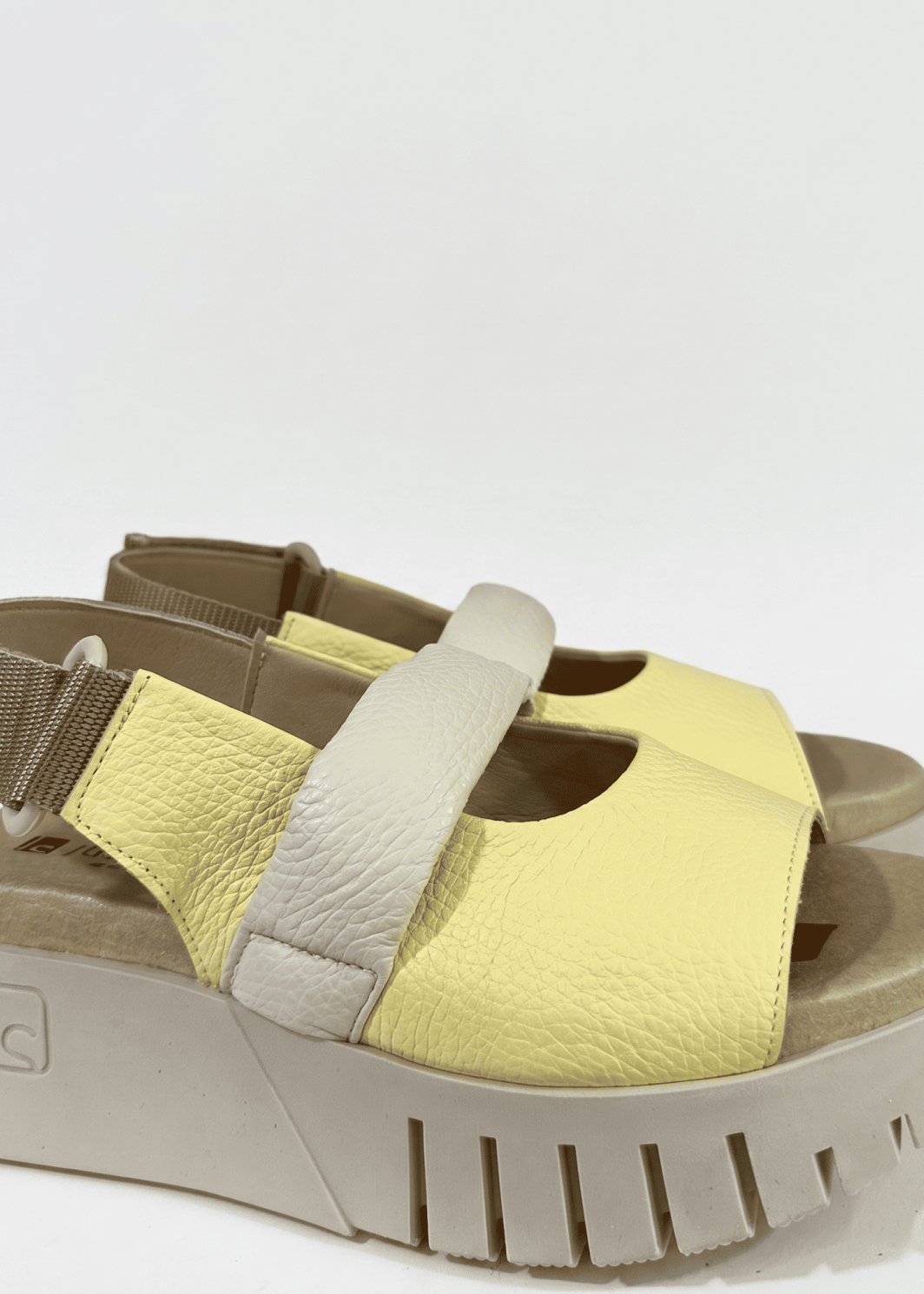 Sandalias Plataforma Jose Saenz Amarillo suave y crema